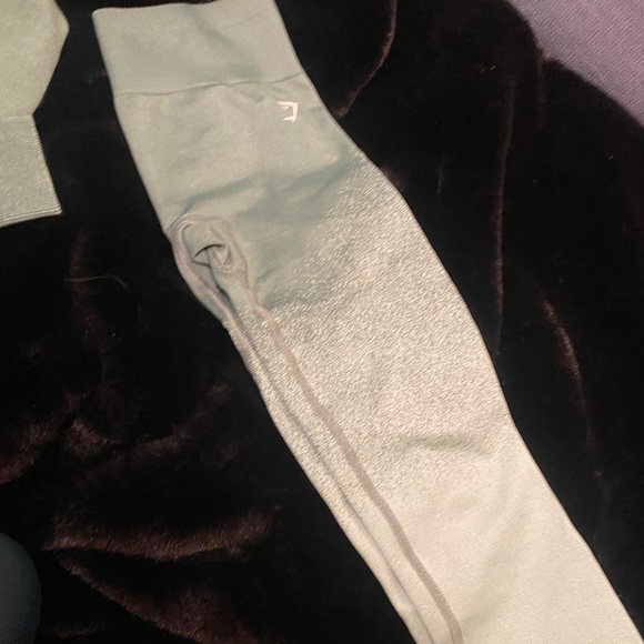 Green Gymshark Set (top size M - bottom size S) - Picture 2 of 5